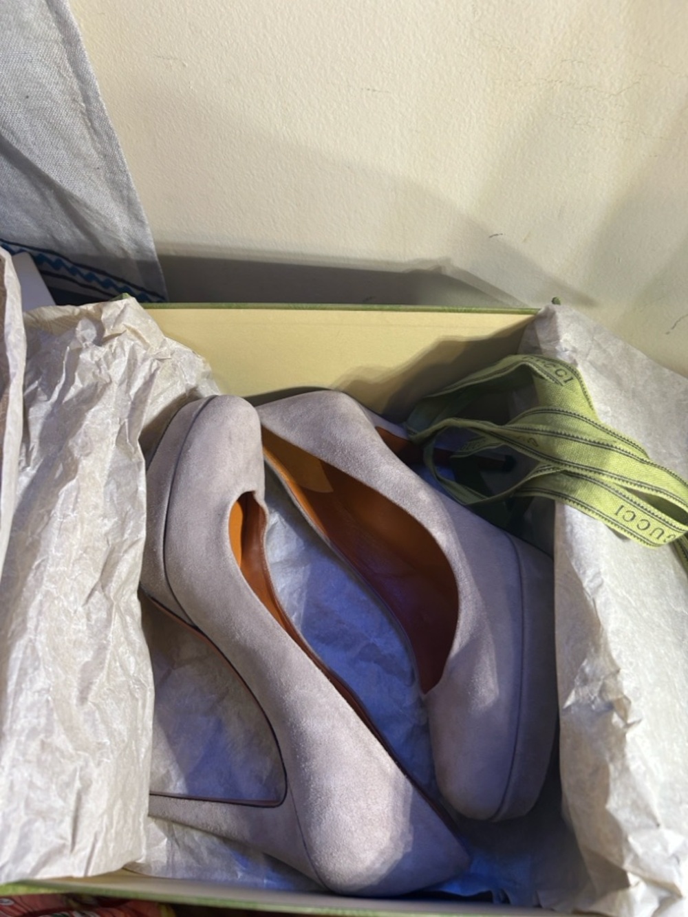 Gucci Women's Suede Taupe / Gray Suede Round-Toe Pumps w Gucci Box/Ribbon&Tissue - Picture 4 of 10